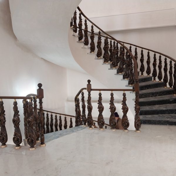 تفاوت نرده چوبی