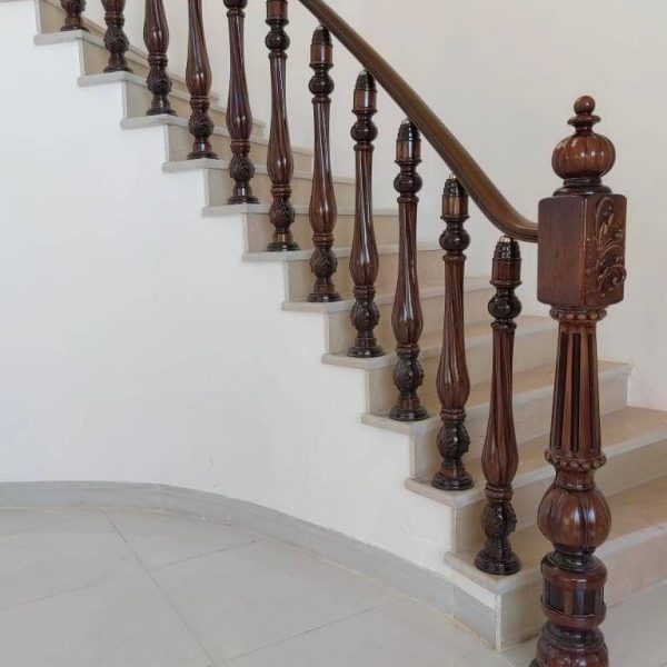 نگهداری نرده چوبی